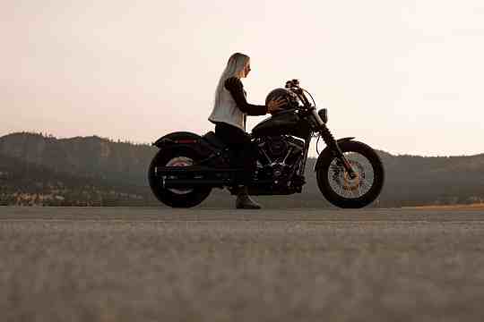 women motorcycle riders