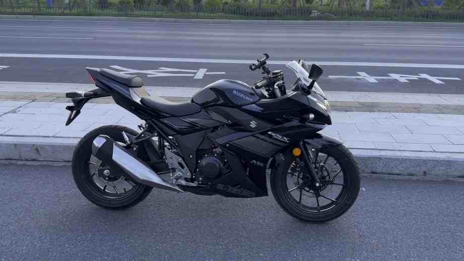 Suzuki GSX-S750
