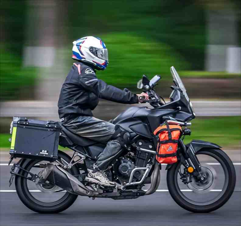 Novice four-stroke motorcycle riding