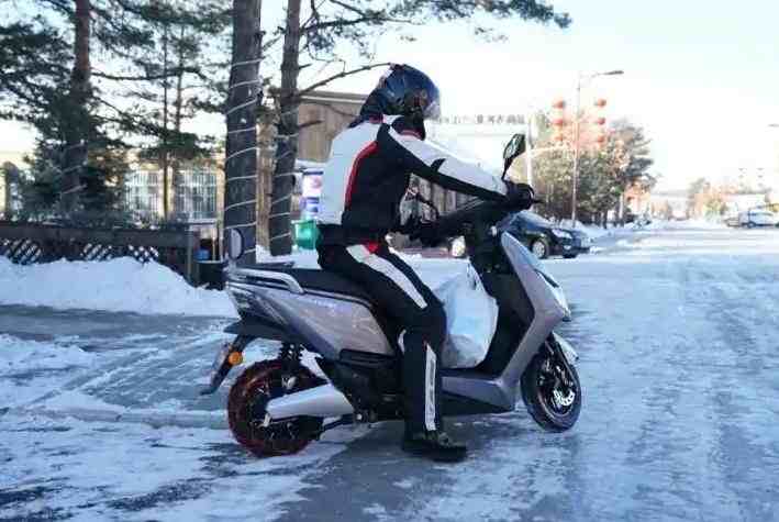 Winter motorcycle riding habits