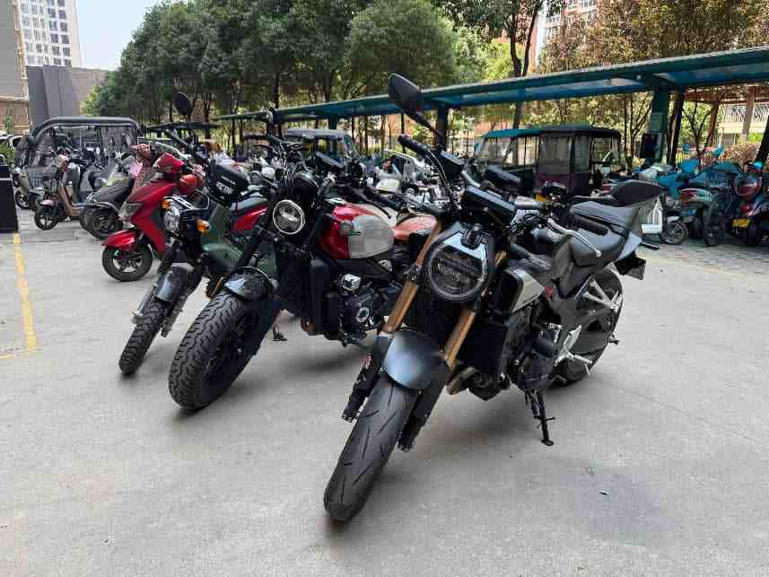 Gas Commuter Motorcycles