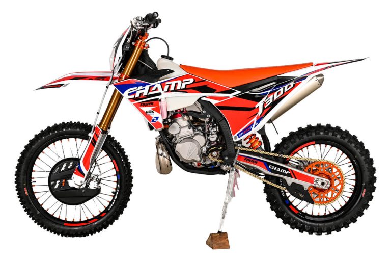2025 Off Road CP300PY-6 K23 Two-Storke 1